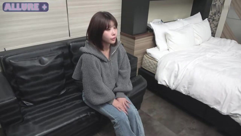 Asian cutie: First Shoot - Một người đẹp công sở bị tước đoạt buông tay, để...