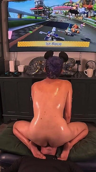 Cara sentada no tempo de jogador