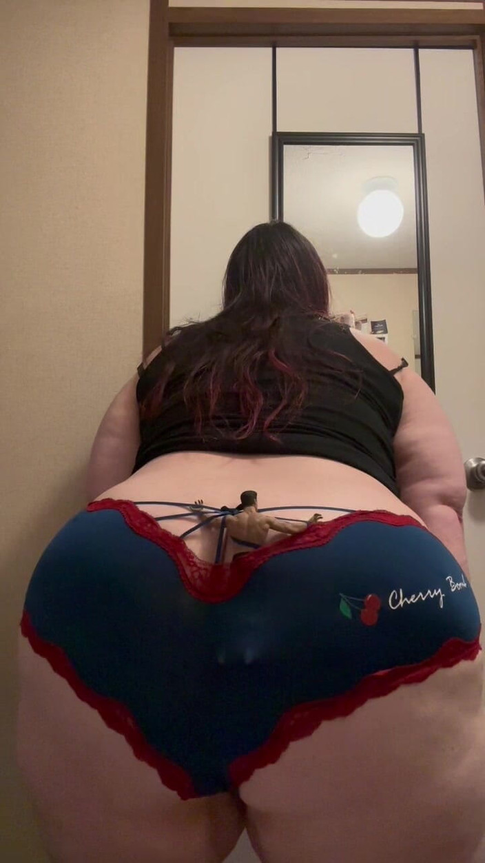 BellaBlast: Cherry Bomb Giantess Osuruk Hakimiyeti