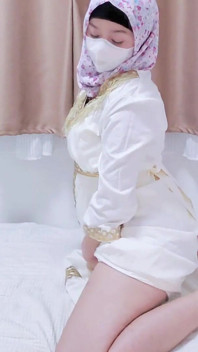 Una Chica Hijab De Malasia Provocando Con Abaya Blanca Mostrando Su Culo