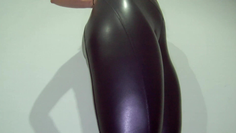Leather Addict: Polainas de cuero negras ajustadas - sexy Nia