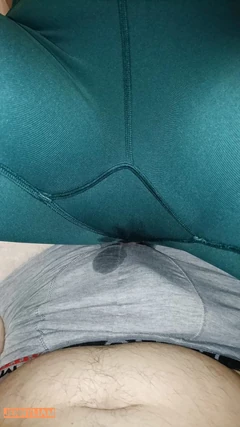 Máy bay bà già người Ý đi tiểu chân - Ita Amateur