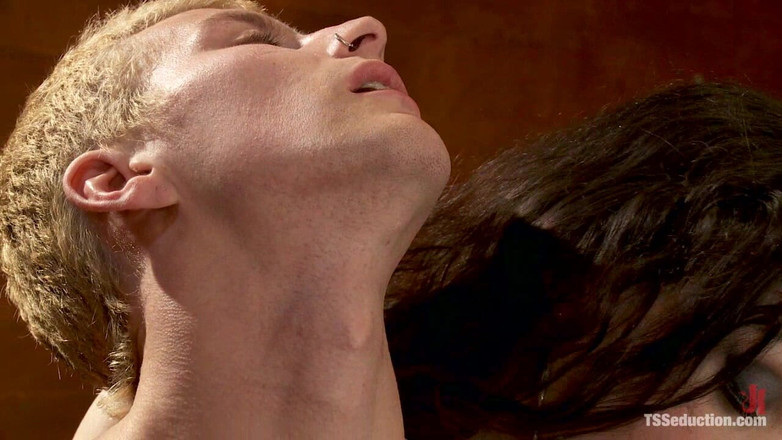TS Seduction by Kink: Przyprawa la cherry długa, twarda, w środku