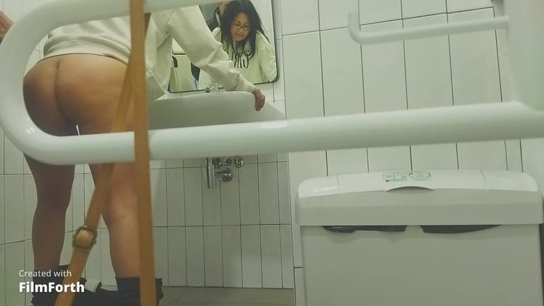 Mayay Thor X: Nhà vệ sinh công cộng cho tôi những gì là...