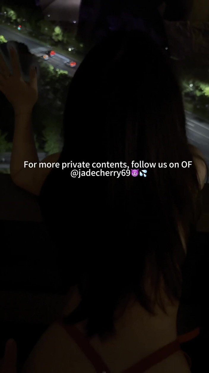 AsianHoneyAss: Vášnivý sex zezadu proti oknem hotelu, Kožená Cosplay