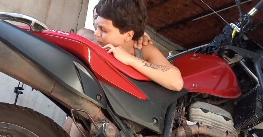 Sapatinha: I Had the Dyke Suck Me off in the Garage...