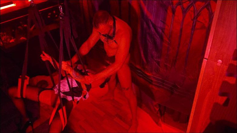 Relaxsextime: Pár se houpá na houpačce