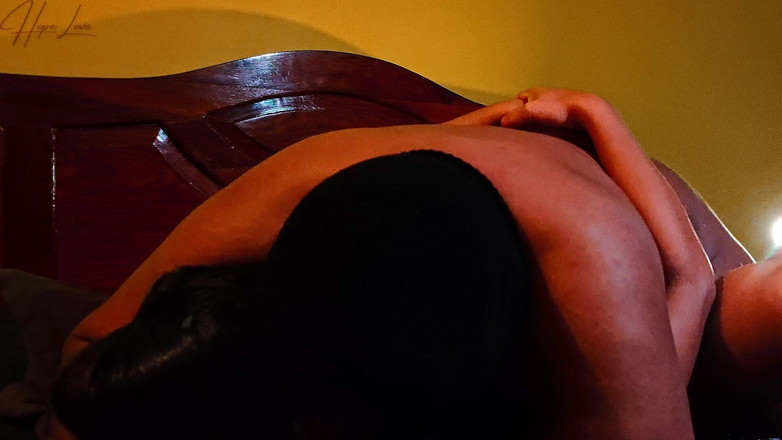 Hope Love: Adam hizmetçisini evde sert sikiyor.