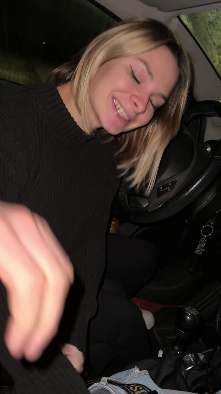 Tommy e Annika: Kupovala jsem nějaké oblečení, úřednice mě špehovala v šatně a na konci jeho...