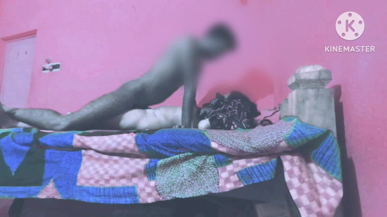 Housewife 69: تم العثور على بائعة هوى من الكنيسة الهندية وحيدة في منزلها، حيث وصل صديقها