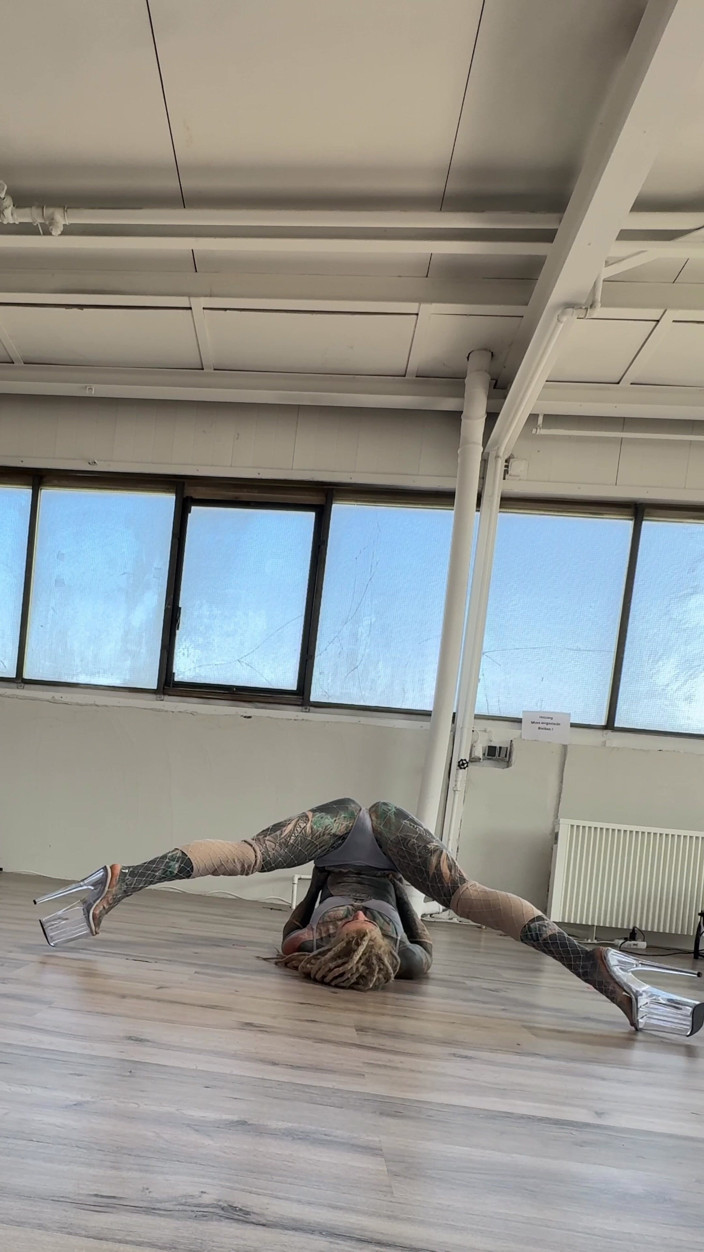 Anuskatzz: Do You Like My Dance for You? Follow Me for...