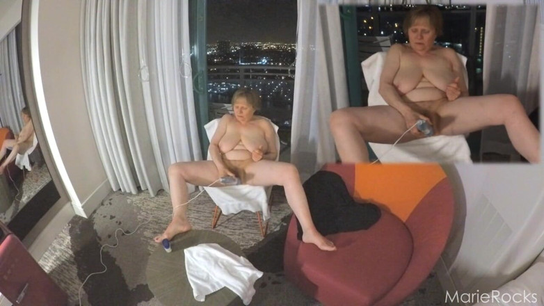 MarieRocks: Mature Stepmom Masturbating on a Beautiful Night