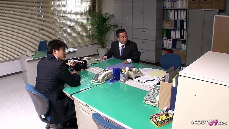 Asian porn collection: Setiausaha remaja Asia kurus dikongkek rakan sekerja di tempat kerja...