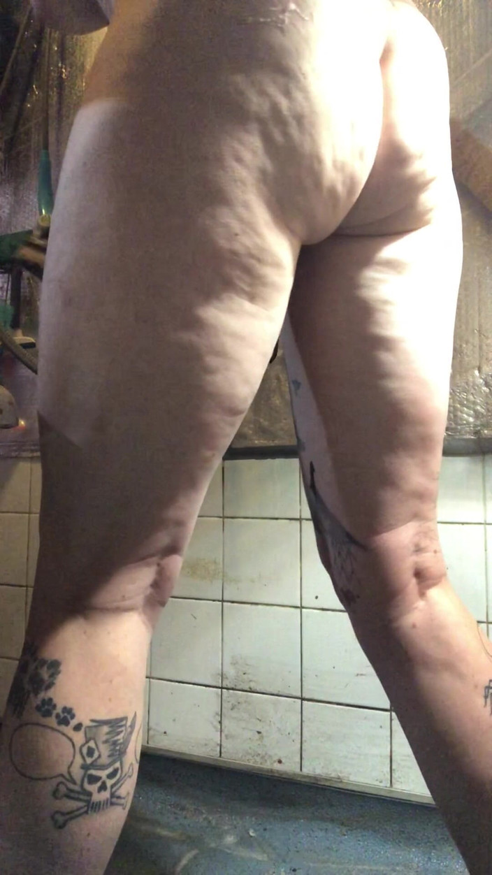 MistressWriggler: Khung cảnh sử thi của mông và bụi rậm của...