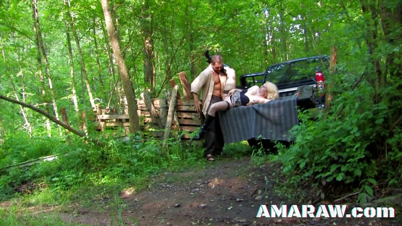 Amaraw: La bionda lillian love viene inculata mentre scopa un grosso...