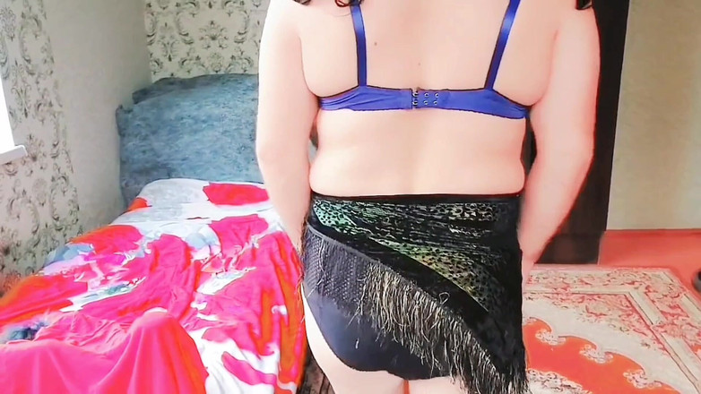 Kitty_Cross: Splendida femboy che indossa collant scintillanti sotto abito trasparente