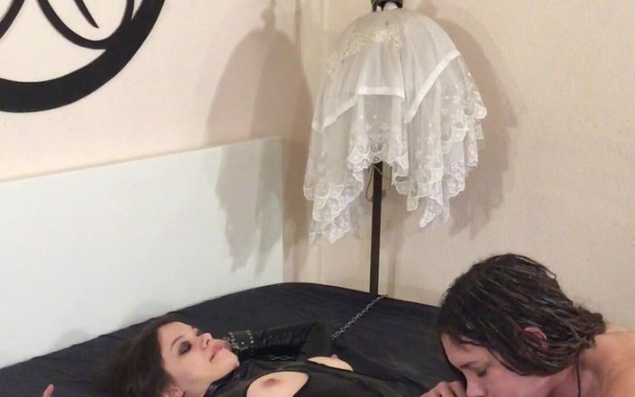 Dolls Cult: Shane知道我的乳头有多敏感，并且总是喜欢玩弄它们，让我如此饥渴！