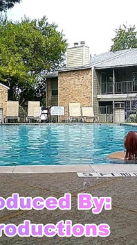 Pulchne Pielęgniarki Vicki I Harry Są Przystojni W Bitwie Na Basenie