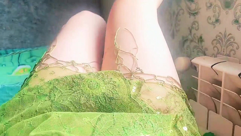 Kitty_Cross: Brincalhona trans menina segurando sorvete com piscando