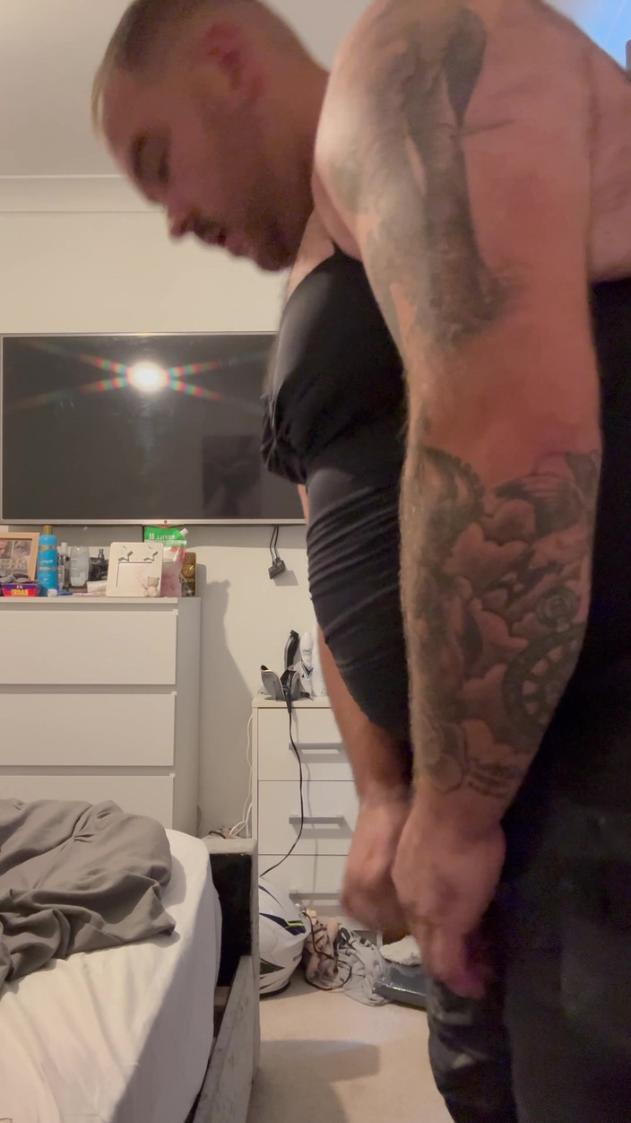 Shaun Cbt: Бондаж члена під одягом, частина 1