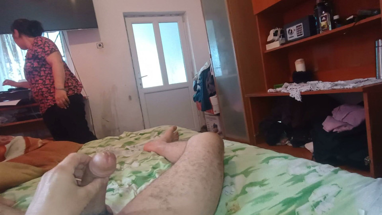 Ionut899: Faccio pompino sul letto e sulla mia musica