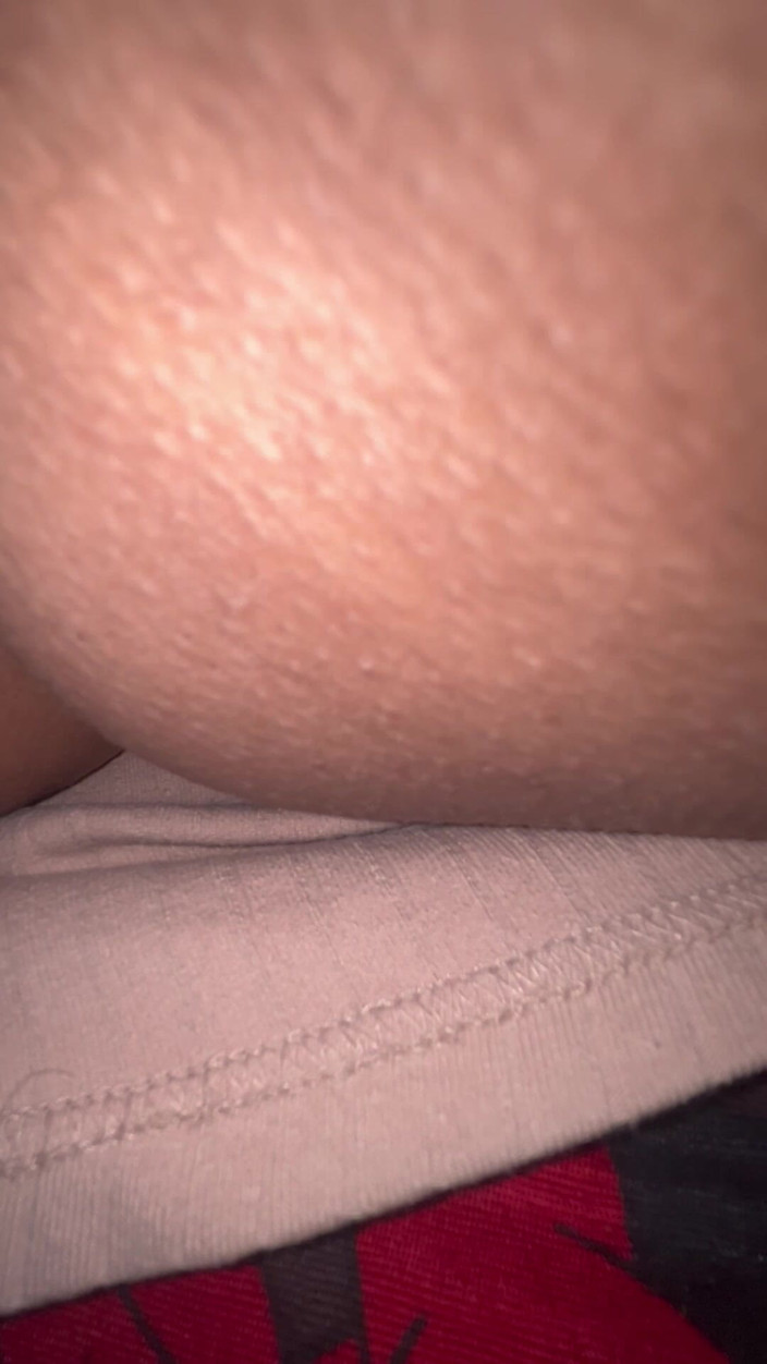 Rishi: 继兄弟，请让你继妹的阴户流出