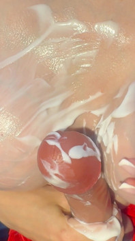 Scopando le mie tette con un enorme dildo