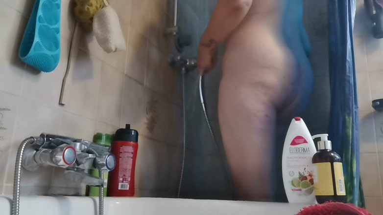 Nicoletta Embassi: Shower Ritual Warm Water, Lather &amp; Glistening Skin Pee and Farts