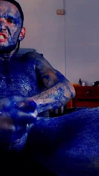 Blueman vine și ejaculează