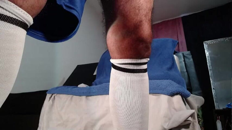 Tommhot: Un garçon sexy se masturbe après être arrivé d’un match de...