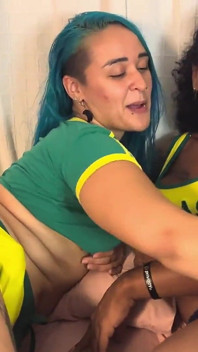 Už mě omrzela brazilská hra a rozhodl jsem se hodit koule do zadku mé kamarádky