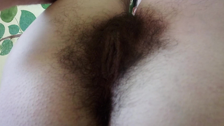 BW_Dolphin: 오이와 섹스하는 최고의 찐 털이 무성한 보지.