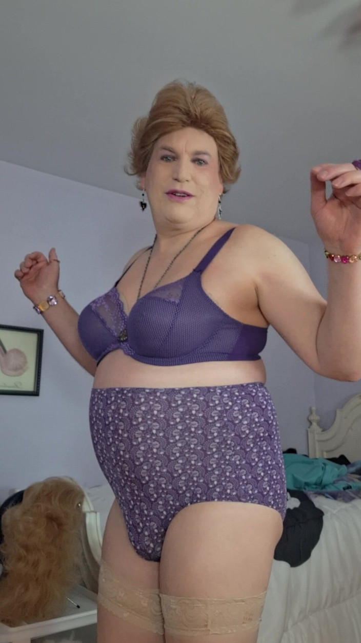 Victoria Lecherri: Miękka i pulchna comfort babcia Vicki