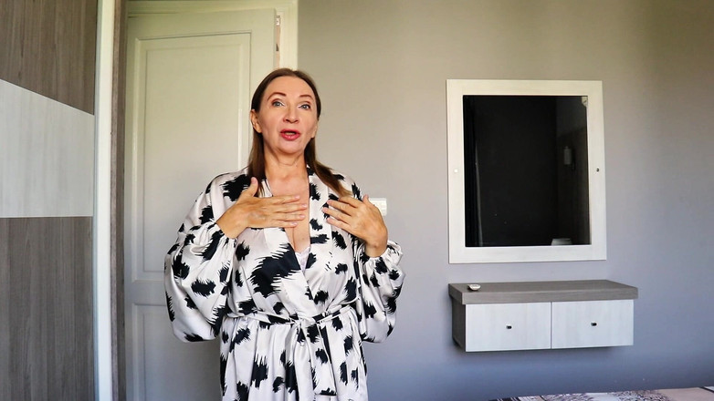 MariaOld: बड़े स्तनों वाली परिपक्व सौतेली मम्मी futanari जुनून सिखाती है