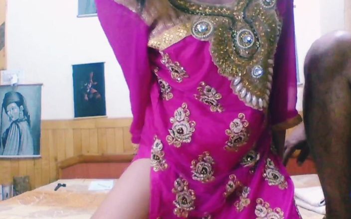 Bolly Karma: मेरी पत्नी वह बहुत सुंदर और कामुक है लेकिन वह बड़ा काला लंड चाहती है