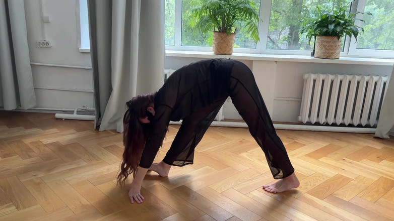 Skinny_lady69: Sexy dehnen in transparenten kleidern