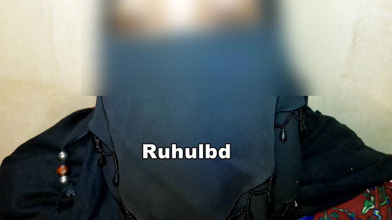 Ruhulbd: Una ragazza dell'Arabia Saudita vestita di Burqa viene a casa...