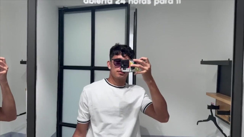 Andcristiann: Shopping per i vestiti mi eccito nei camerino