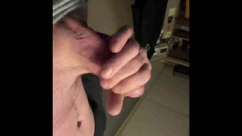 Tatted Daddy: Мастурбация с камшотом