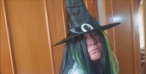 Natalie K: Krátký klip v zákulisí, kde si zkouším své halloweenské kostýmy