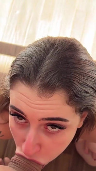 Pokušení na okraji bazénu