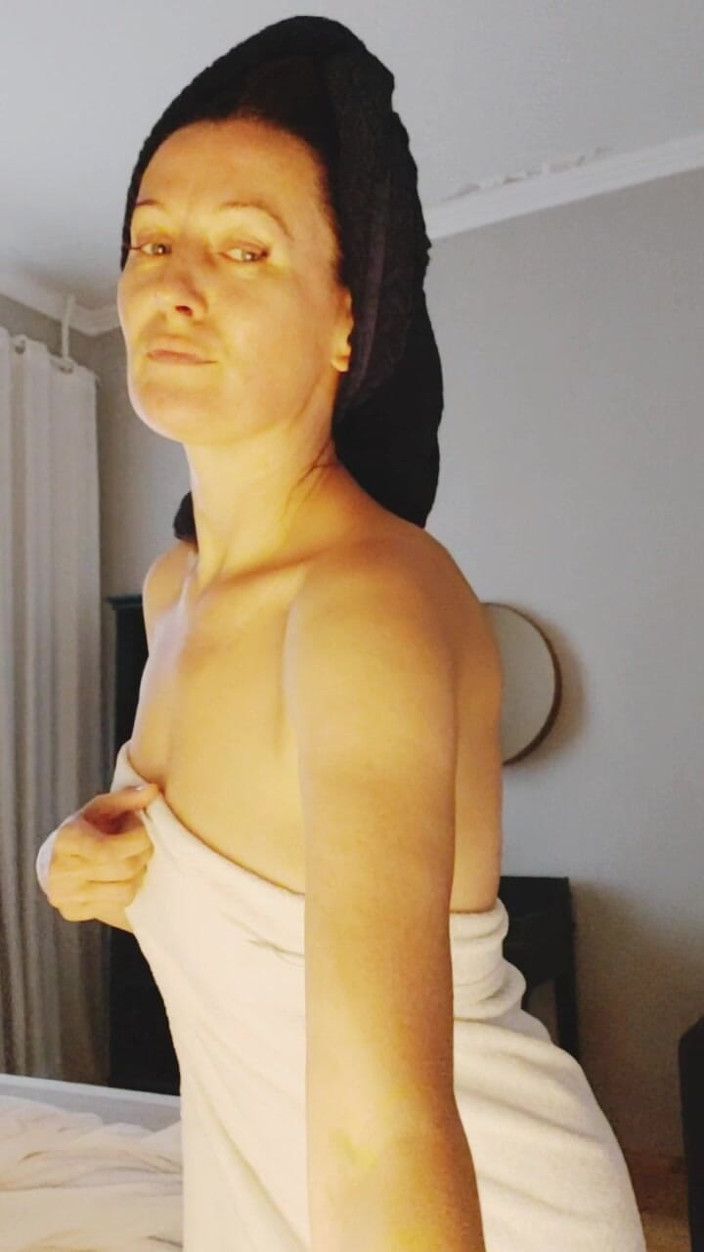 GinnaGg: I Smell Good After a Shower, Wet and Slippery