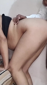 Ho beccato la mia sorellastra che faceva chat nuda e poi scopata come una cagna