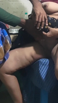 Madrasta estava cozinhando na cozinha e eu fiz sexo com ela