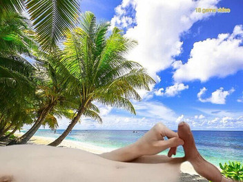 Only boy studio: Een jongen in naakt bed