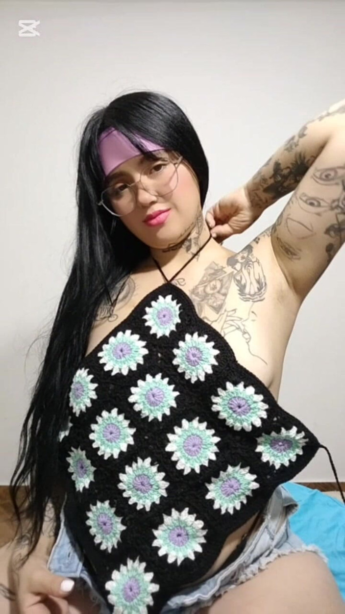 Dalyla: Latina Arrecha Se Frota Su Coño