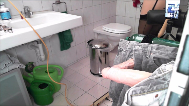 Kinky horny gay bois: Drievoudige dildo zuigen