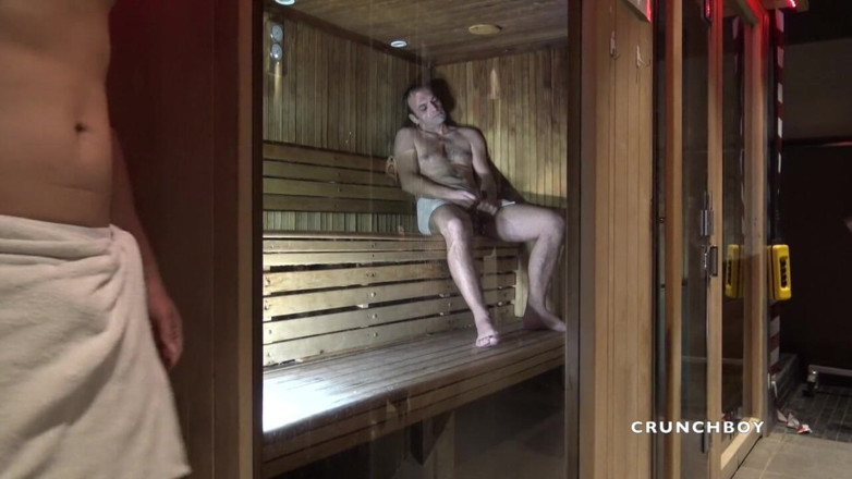 My first time with a boy: Sensual hetero latino fodido por Fred em sauna quente