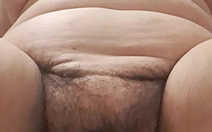 Mommy big hairy pussy: MILF Shows with Pelvic Movements How She Likes to Fuck
