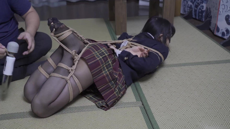 Aisan girl bondage: バイブレーターで女の子をイかせて